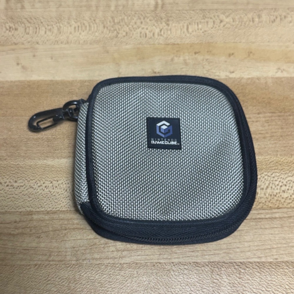 Nintendo GameCube Mini Disc Storage Case Wallet Silver Black 12 Disc Holder Clip